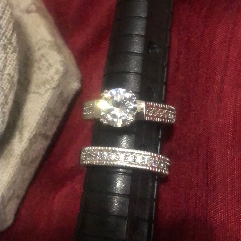 Round cut wedding set
